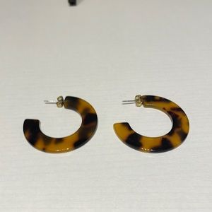 New tortoise earrings. Tortoise hoop earrings. Small hoop. Never worn.